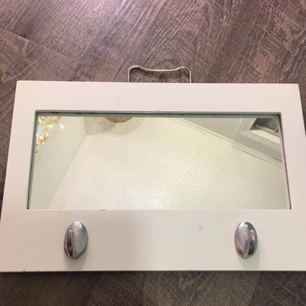 Wall hanger mirror